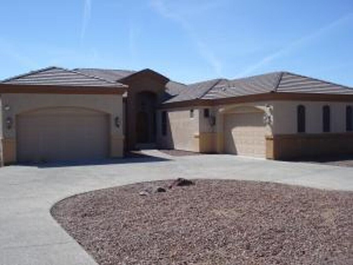 Foto principal - COMING SOON...BEAUTIFUL HOME ON HUGE LOT!