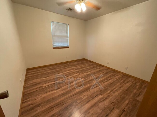 Foto del edificio - 4563 E Zora St