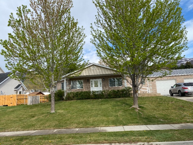 Building Photo - 2265 S Linda Wy