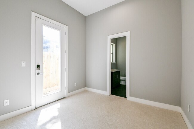 Foto del edificio - 3215 Garrow St