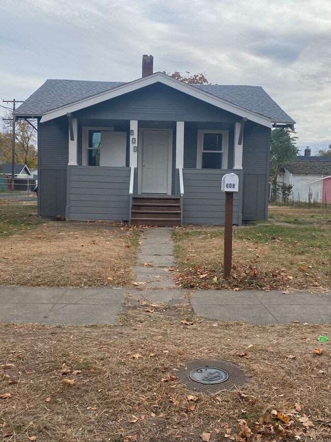 Foto del edificio - Non-Refundable & Security Deposit Total: $1150.00