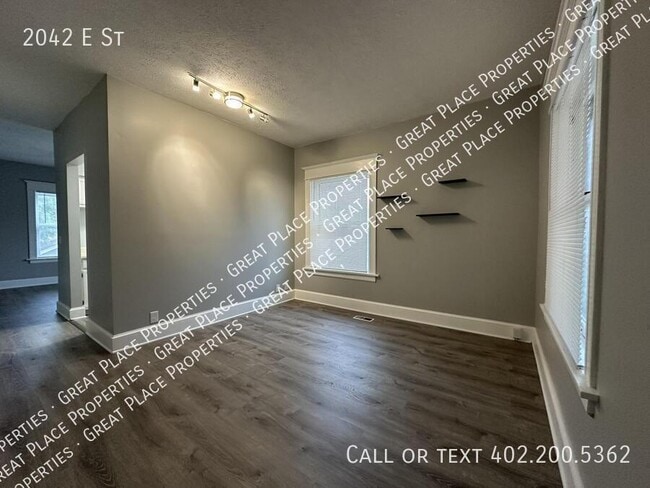 Building Photo - 2042 E St-