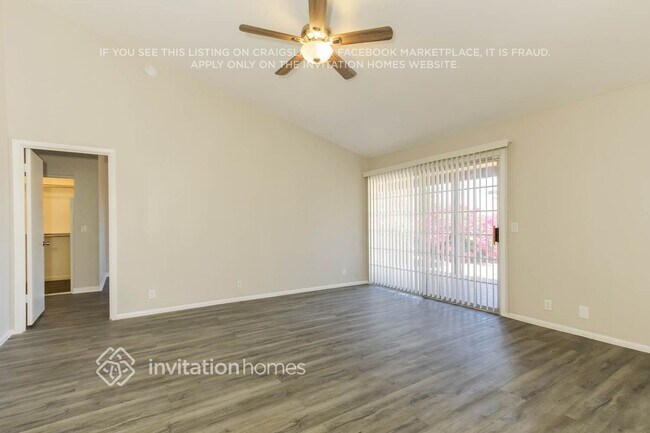 Foto del edificio - 11018 N 60th Dr