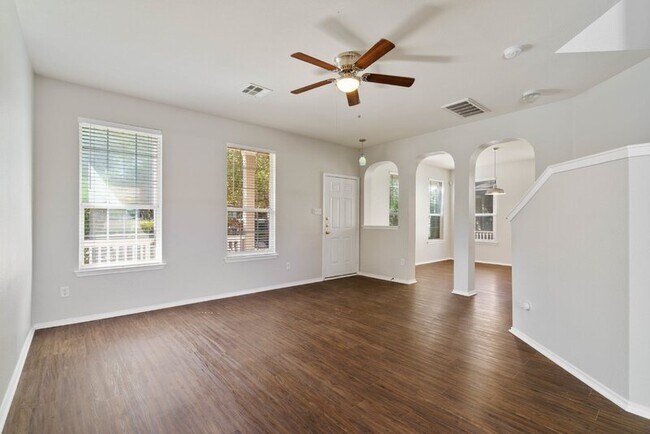 Foto del edificio - 919 Bogart Rd