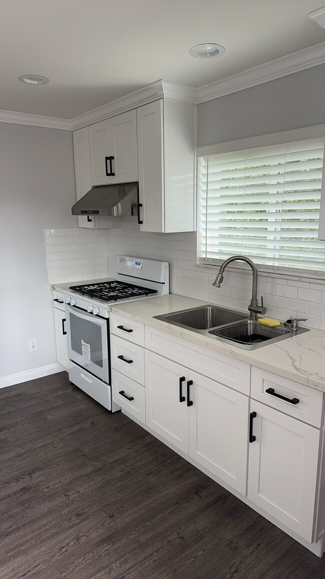 Building Photo - 7011 Jumilla Ave