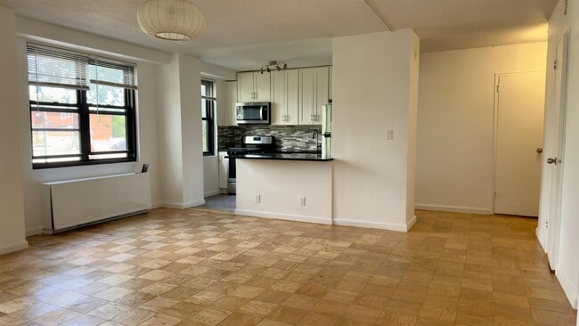Building Photo - 201 St Pauls Ave