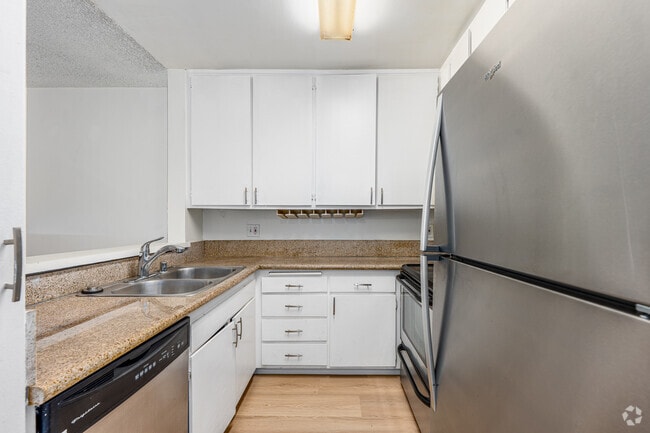 1BR, 1BA - 1,000SF - Kitchen - Gramercy Place