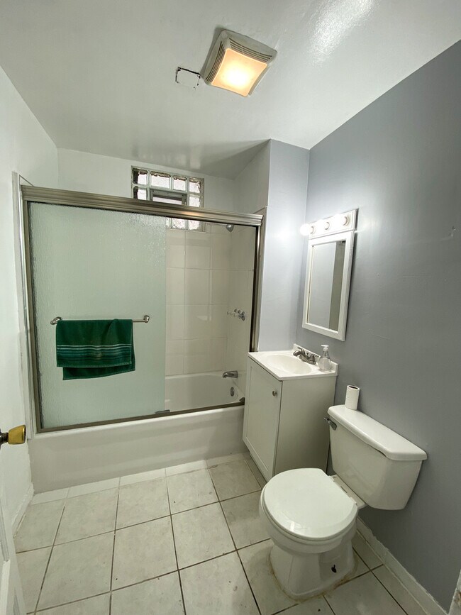 Foto del edificio - 2943 N Allen Ave