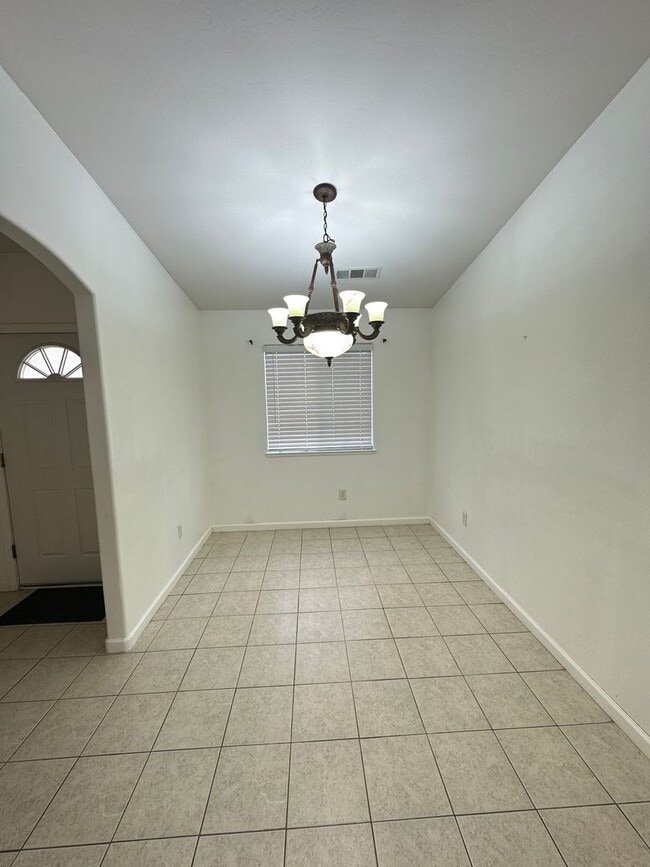 Foto del edificio - Comfortable Home For Rent