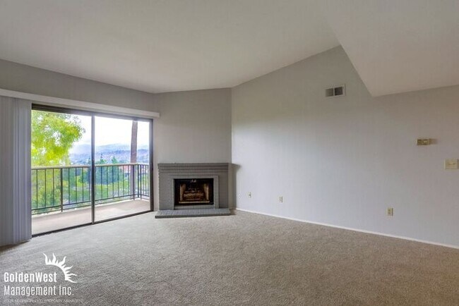 Foto del edificio - Breezy 2Bdm 2Ba Top-Floor Corner Condo with Mountain Views!