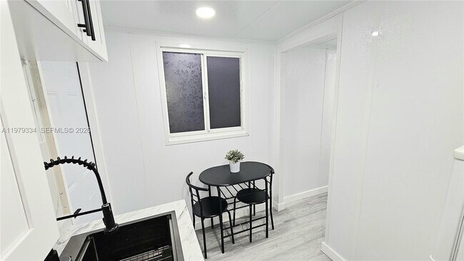 Foto del edificio - 19930 Eagle Nest Rd