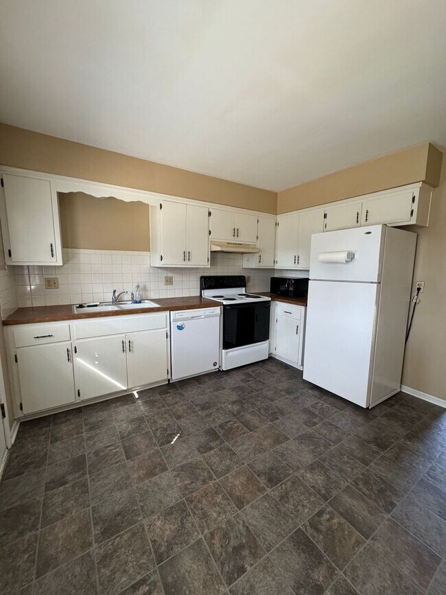 Foto del edificio - Comfort & Convenience in Shawnee – 3BR Duplex Coming Soon!