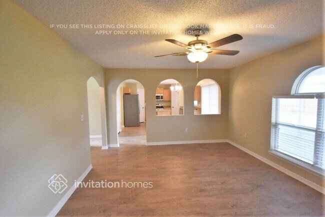 Building Photo - 3876 La Flor Dr