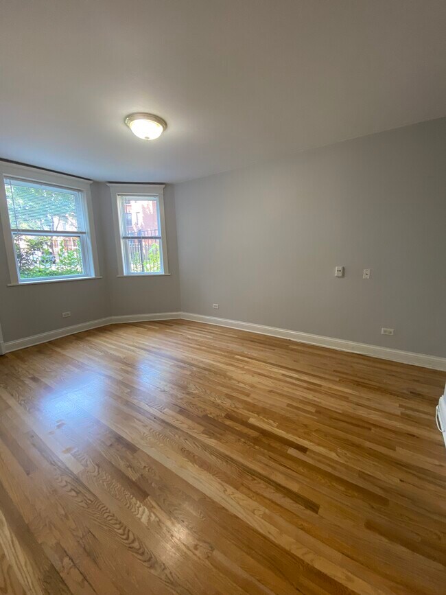bright living room - 2726 W Wellington Ave