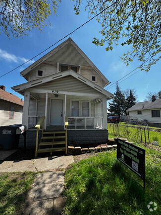 Building Photo - 419 Clyde St