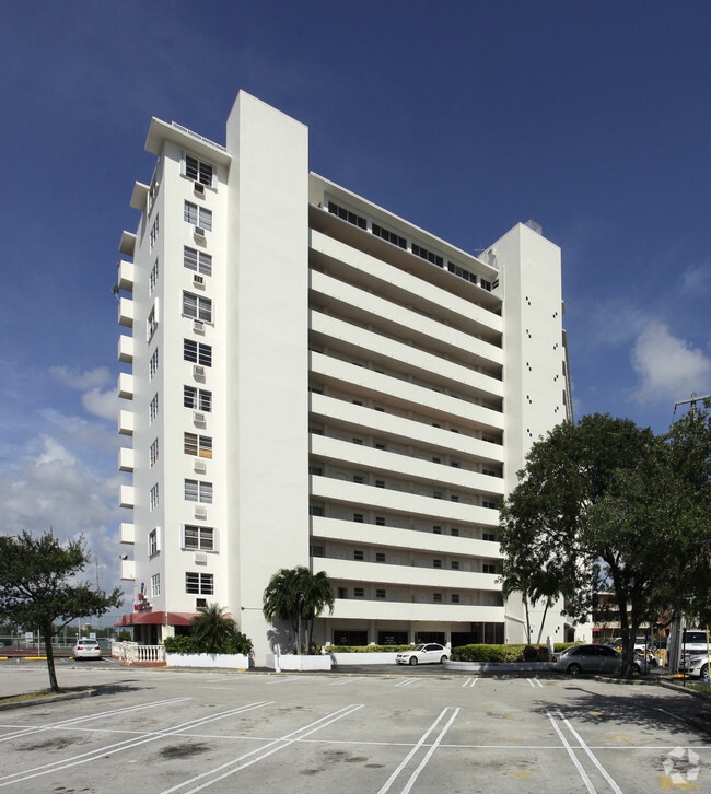 Bayshore Yacht & Tennis Club