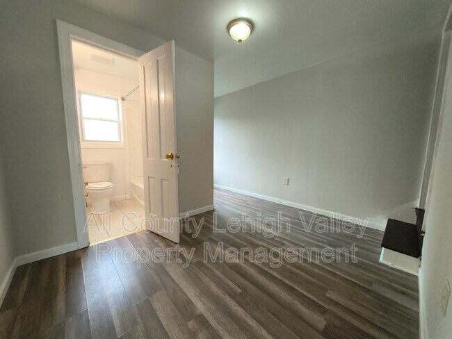 Foto del edificio - 339 W Lincoln St