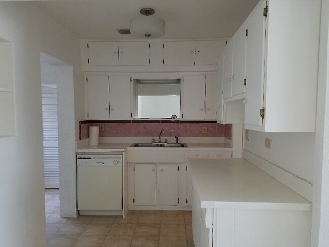 Foto del edificio - 13406 Boca Ciega Ave