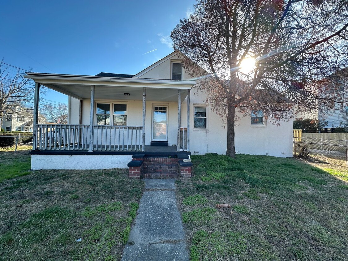 Primary Photo - Charming 2-Bedroom Duplex in Broaddus Manor