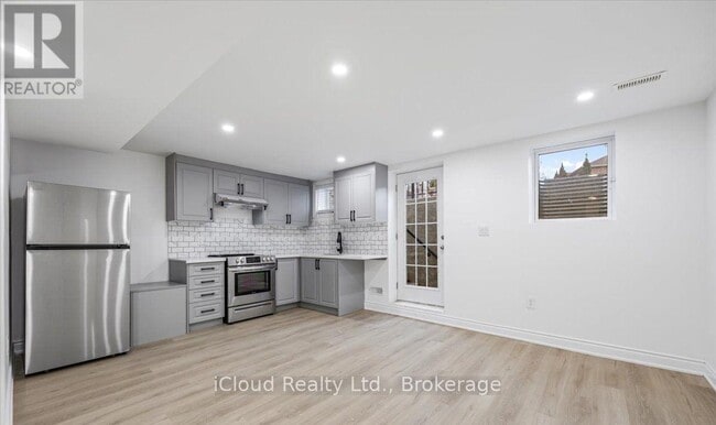 Building Photo - 833 Farmstead Dr