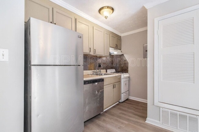 Building Photo - 2805 I-85