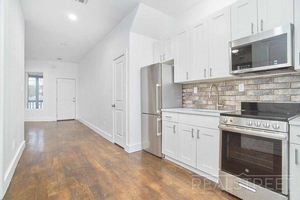 Primary Photo - 1583 East 15th Street