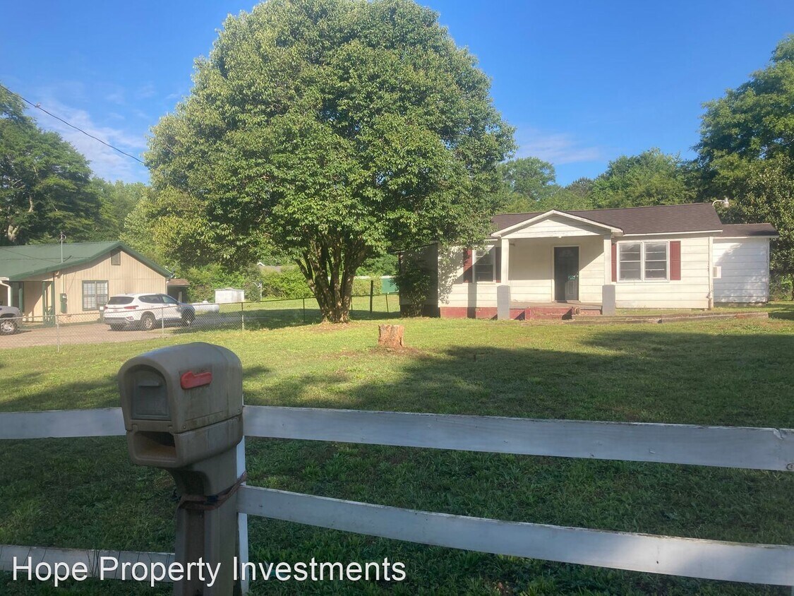 2 br, 1 bath House 8977 Hogansville Rd House Rental in Hogansville