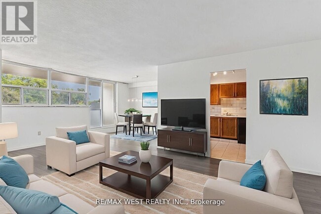 Photo du bâtiment - 2130 Weston Rd