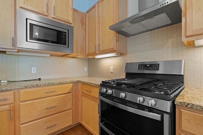 Building Photo - 2520 Bluebonnet Ln