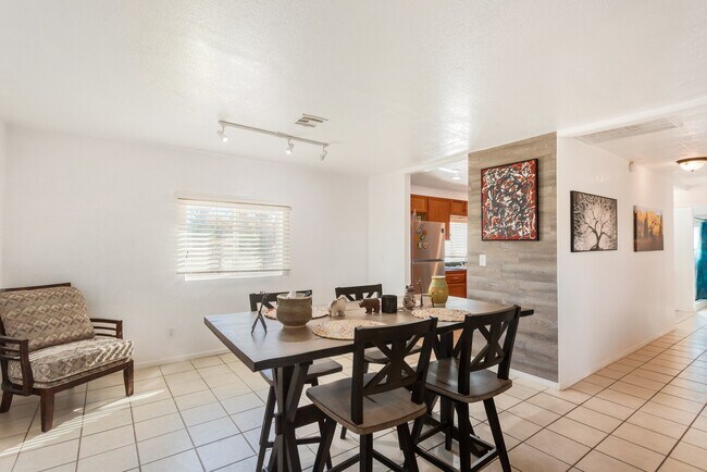 Foto del edificio - 7245 S Cole Ln