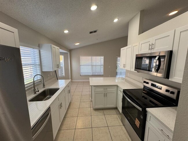 Foto del edificio - 611 Cypress Tree Ct