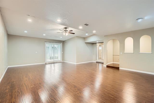 Building Photo - 1724 Midcrest Dr