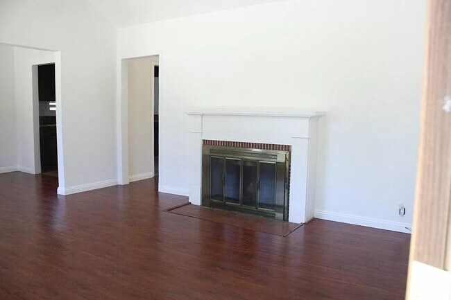 Building Photo - 14016 Sylvan St