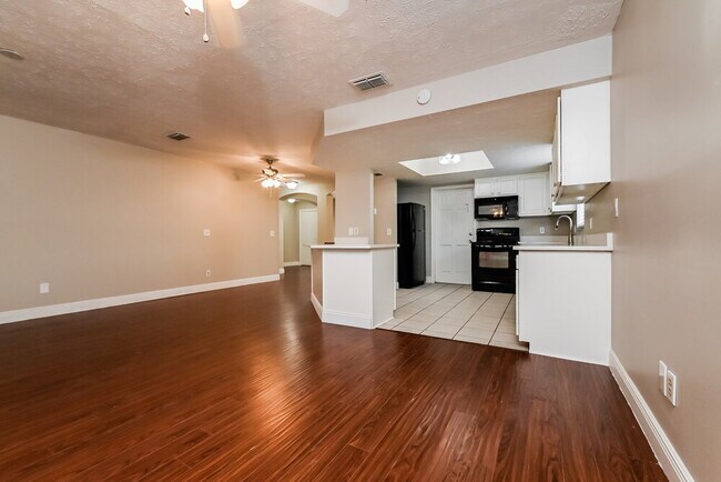 Foto del edificio - 846 Timber Pond Dr