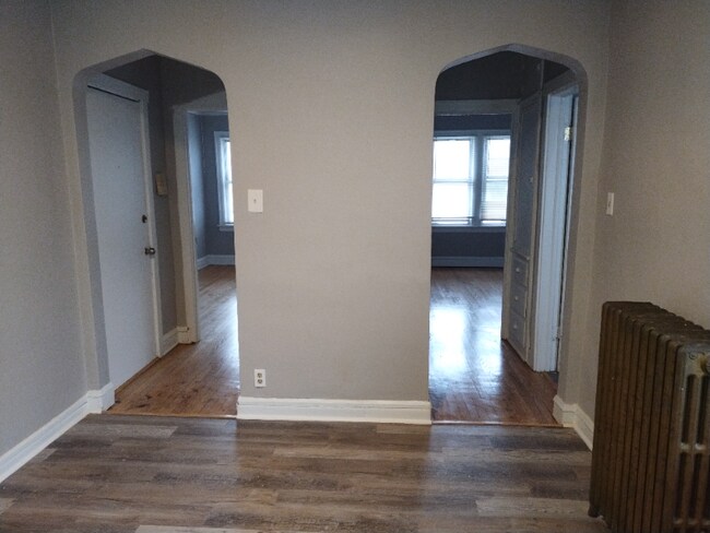 Building Photo - 950 W 87th St