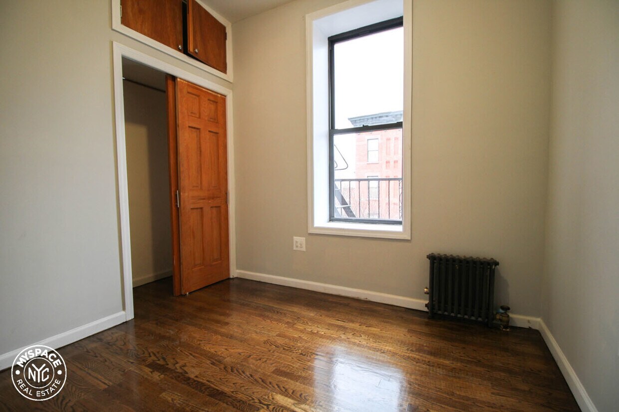 Foto del edificio - 518 Willoughby Ave