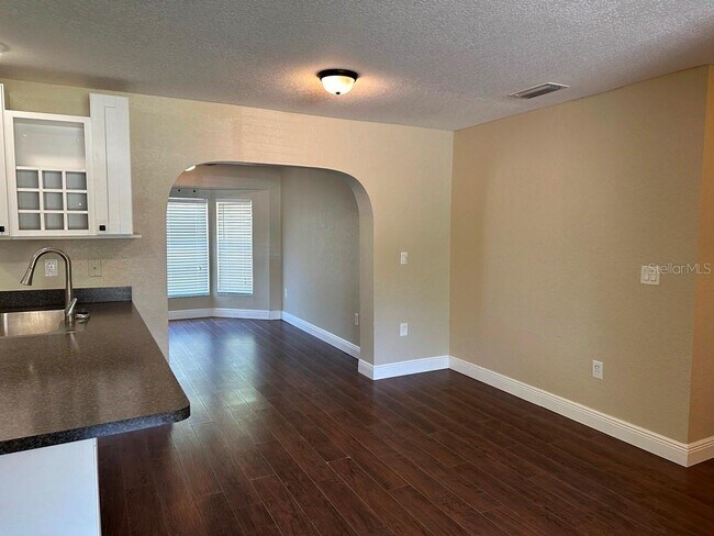 Foto del edificio - 7425 Mandrake Rd