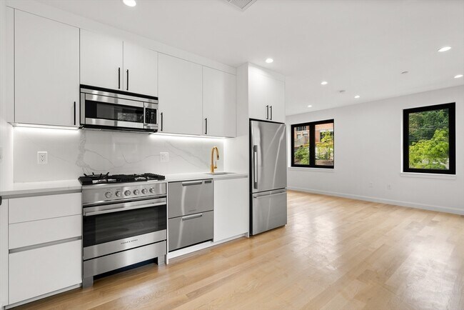 Foto del edificio - 1618 Beacon St