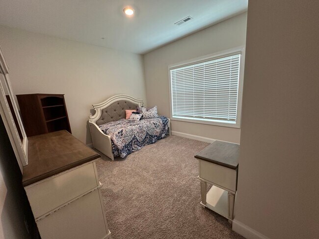 Building Photo - Charming Ranch Home w/Flex Space