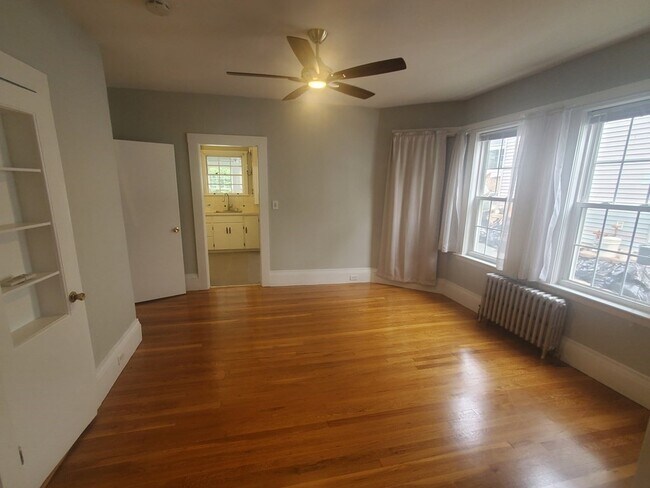 Building Photo - 14 Greystone St