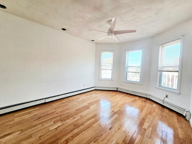 Foto del edificio - 56 Mansfield St