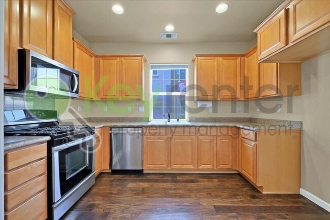 Building Photo - 6123 RolkingHam Ln