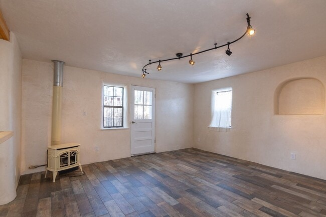 Building Photo - Montez Place