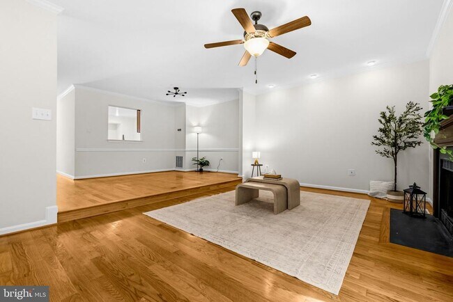 Building Photo - 6088 Heatherwood Dr