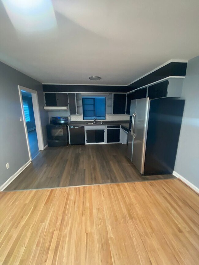 Building Photo - 308 Graves Dr