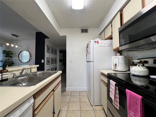Building Photo - 1227 SW 46th Ave