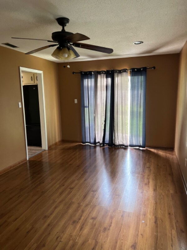 Foto del edificio - 912 E Brookwood Pl