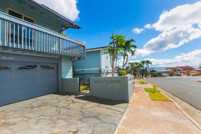 Building Photo - Makakilo 5 bedroom, 3 bath Pet Friendly 2 ...