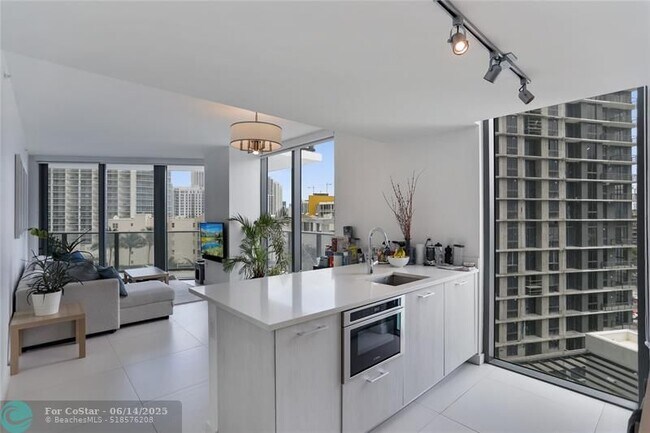 Foto del edificio - 501 NE 31st St