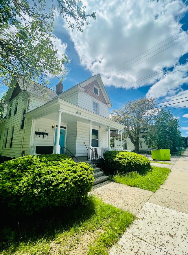 Building Photo - 409 Washtenaw Rd